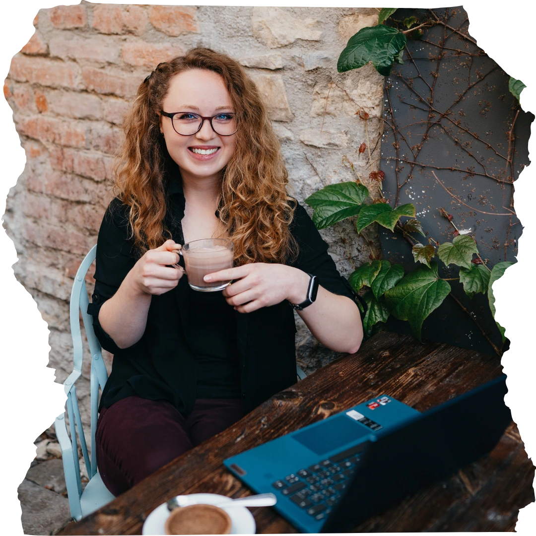 Adela Bolvari, content marketing specialist.