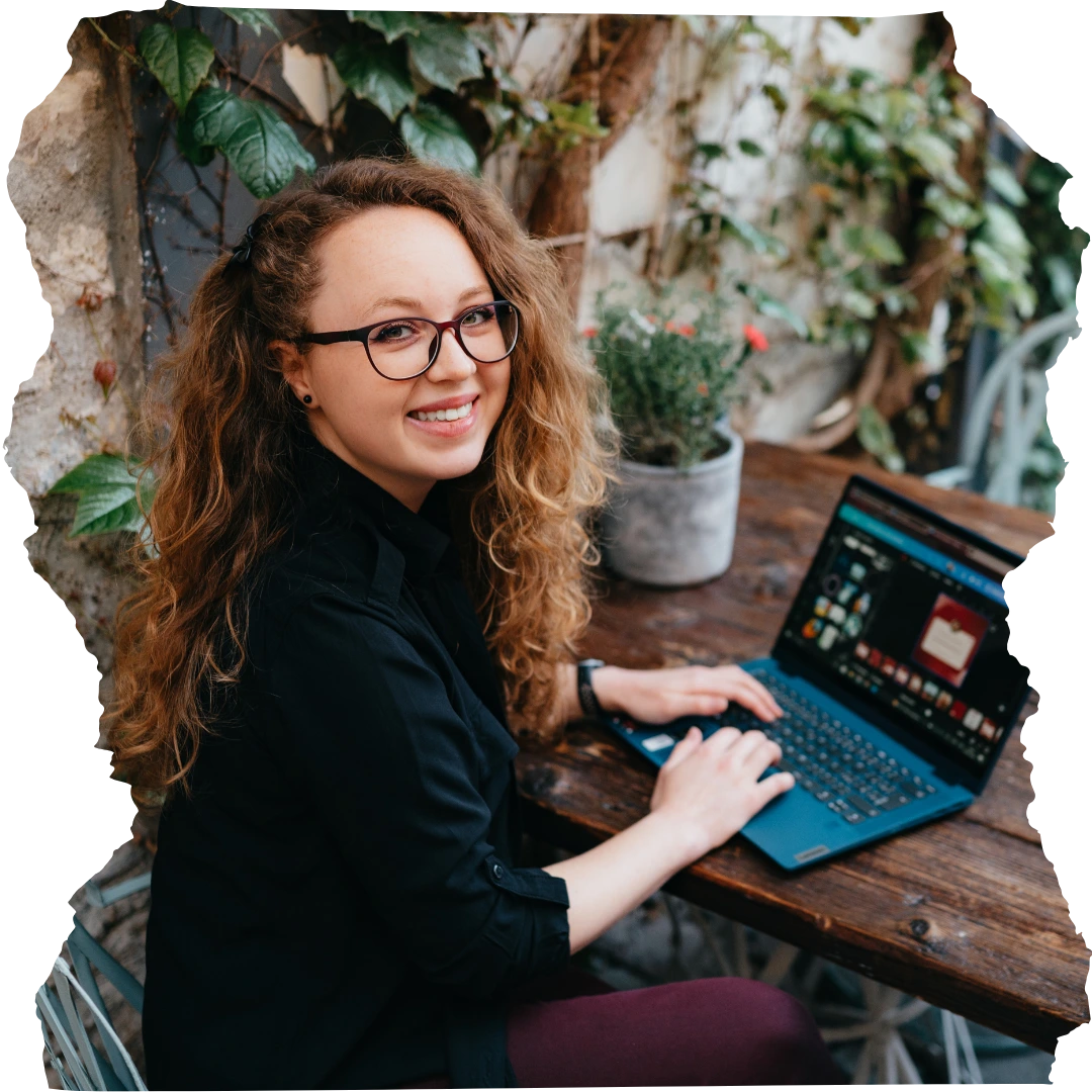 Adela Bolvari, content marketing specialist.